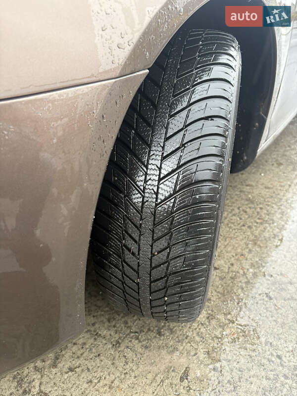 Универсал Volkswagen Golf 2011 в Звягеле