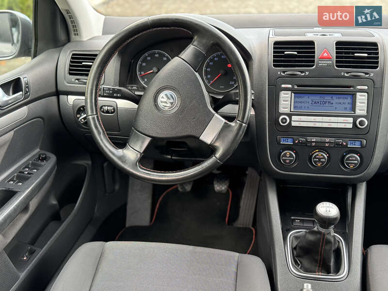 Хэтчбек Volkswagen Golf 2007 в Иршаве