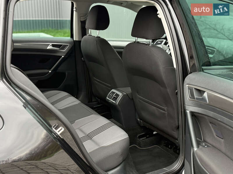 Универсал Volkswagen Golf 2016 в Львове