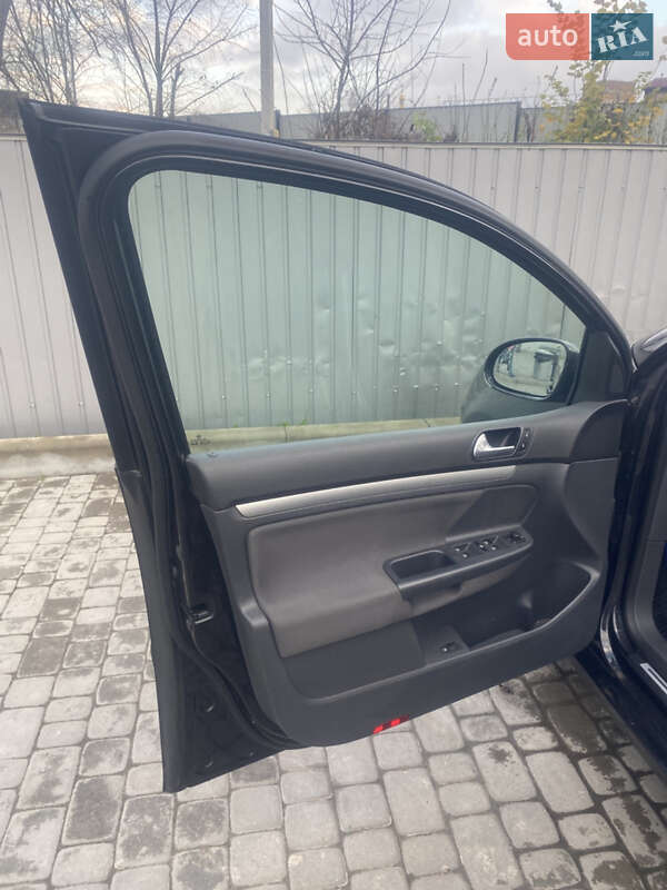 Хэтчбек Volkswagen Golf 2006 в Староконстантинове