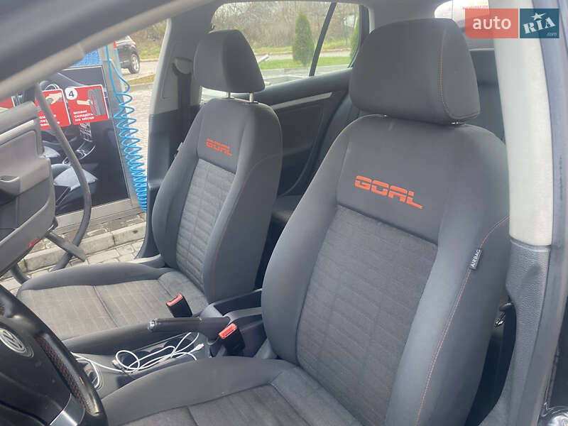 Хэтчбек Volkswagen Golf 2006 в Староконстантинове