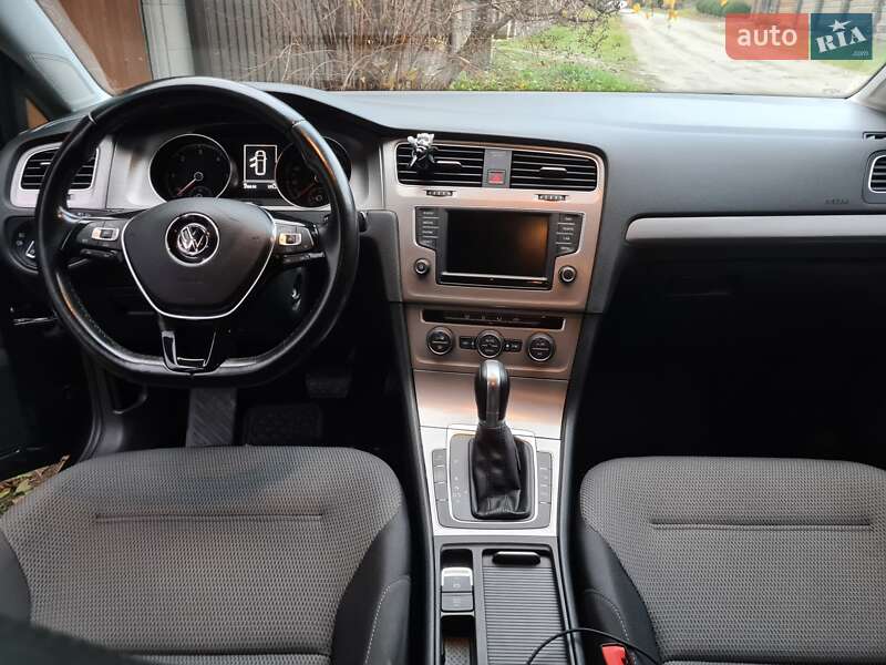 Универсал Volkswagen Golf 2017 в Ровно