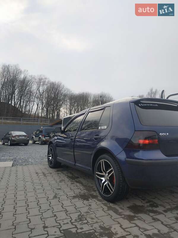 Хэтчбек Volkswagen Golf 2002 в Черновцах