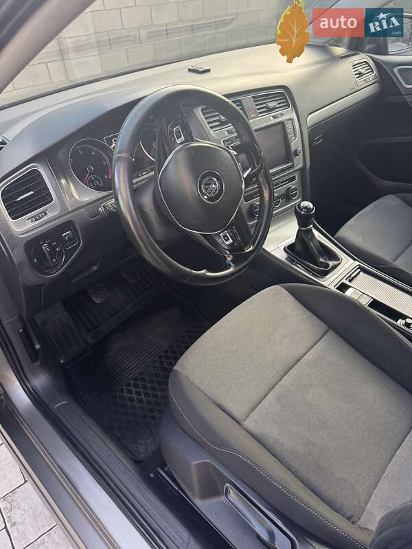 Універсал Volkswagen Golf 2014 в Рівному