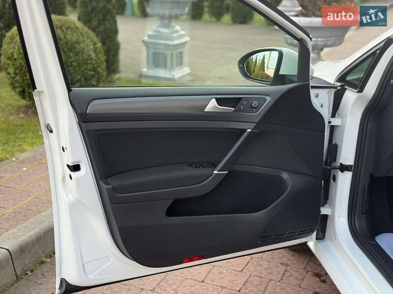 Універсал Volkswagen Golf 2017 в Стрию