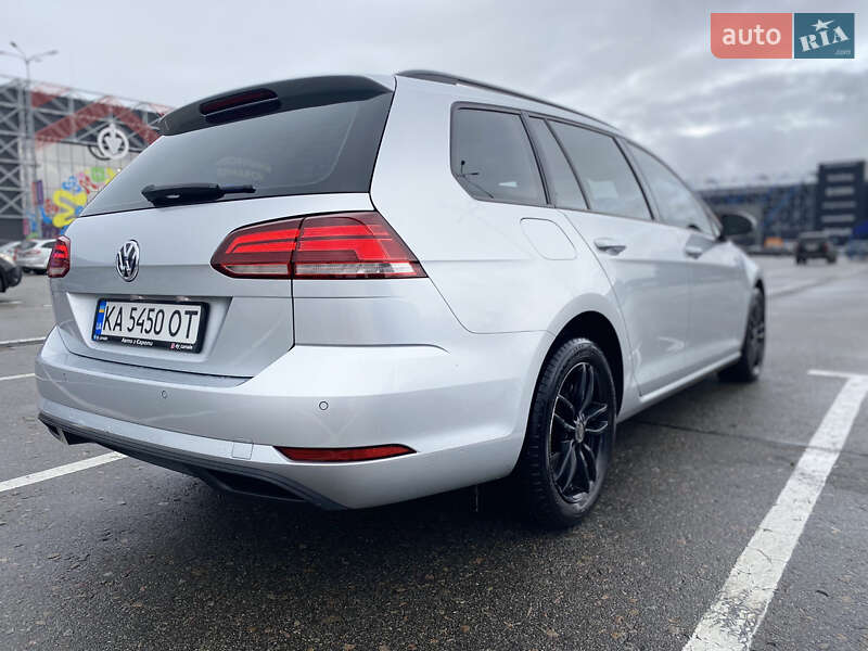 Універсал Volkswagen Golf 2018 в Києві