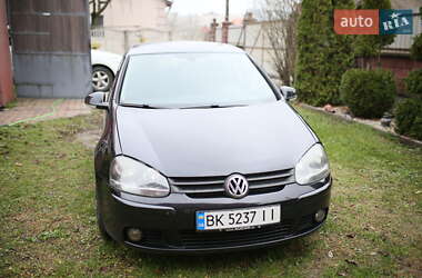 Хэтчбек Volkswagen Golf 2008 в Костополе