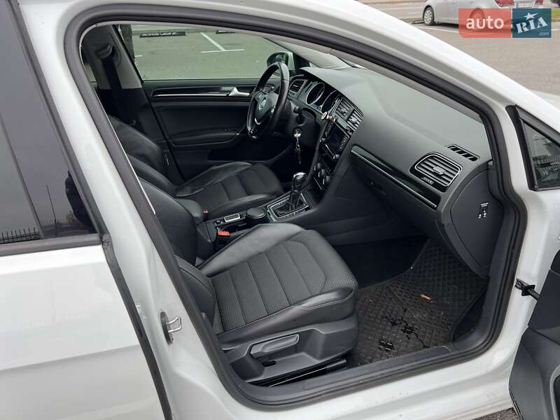 Хетчбек Volkswagen Golf 2013 в Києві