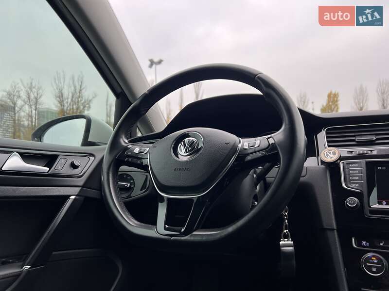 Хетчбек Volkswagen Golf 2013 в Києві