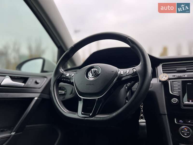 Хетчбек Volkswagen Golf 2013 в Києві