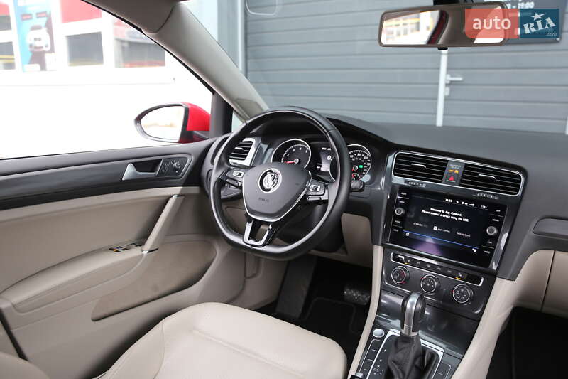 Хетчбек Volkswagen Golf 2017 в Києві