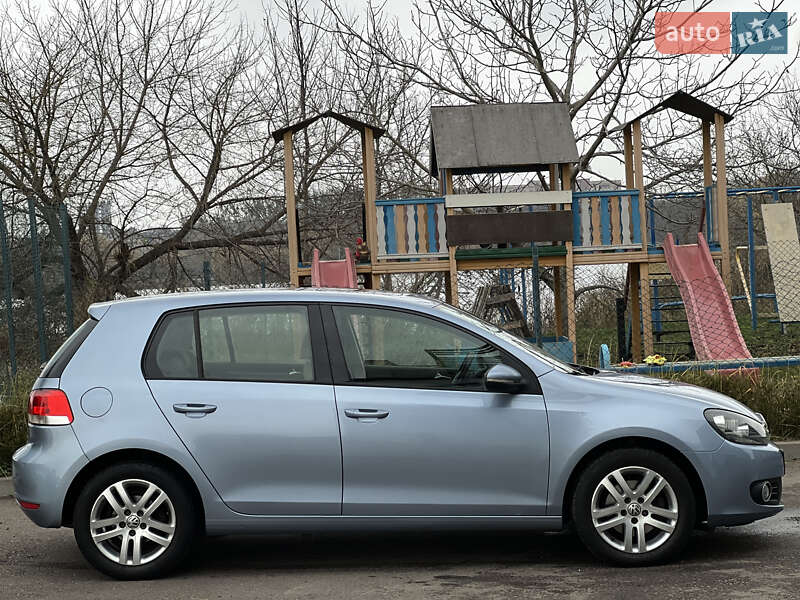 Хэтчбек Volkswagen Golf 2009 в Ровно