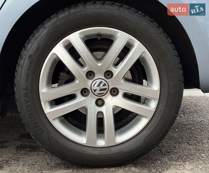 Хэтчбек Volkswagen Golf 2009 в Ровно