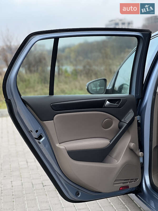 Хэтчбек Volkswagen Golf 2009 в Ровно