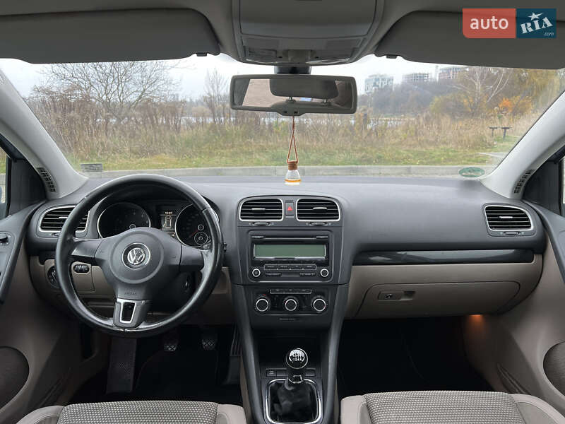 Хэтчбек Volkswagen Golf 2009 в Ровно