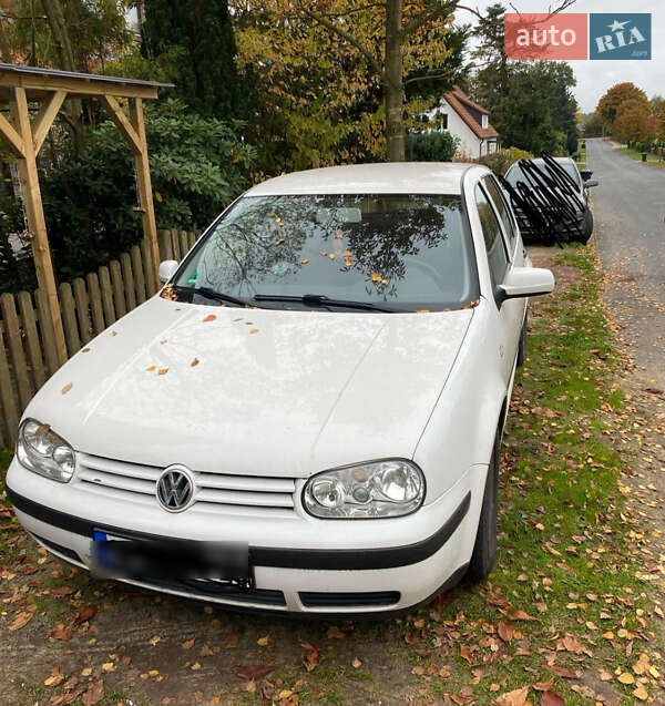 Хетчбек Volkswagen Golf 2001 в Луцьку