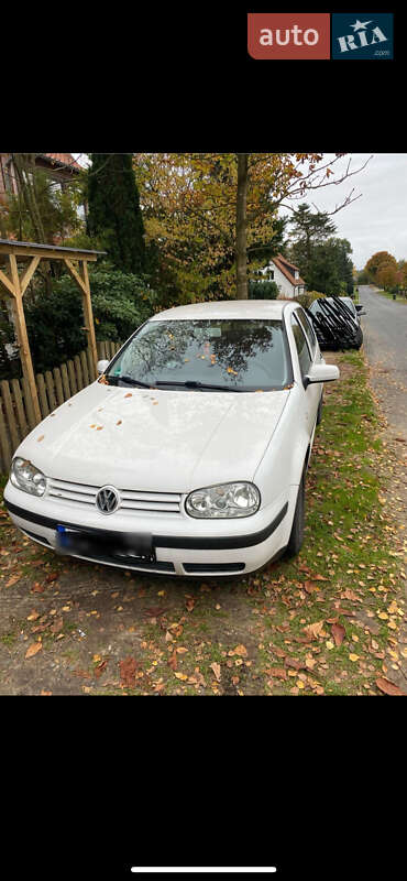 Хетчбек Volkswagen Golf 2001 в Луцьку