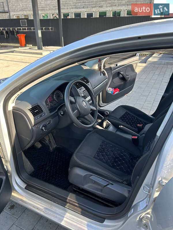 Хэтчбек Volkswagen Golf 2005 в Каменец-Подольском