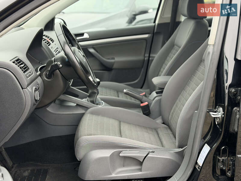 Хетчбек Volkswagen Golf 2007 в Рівному