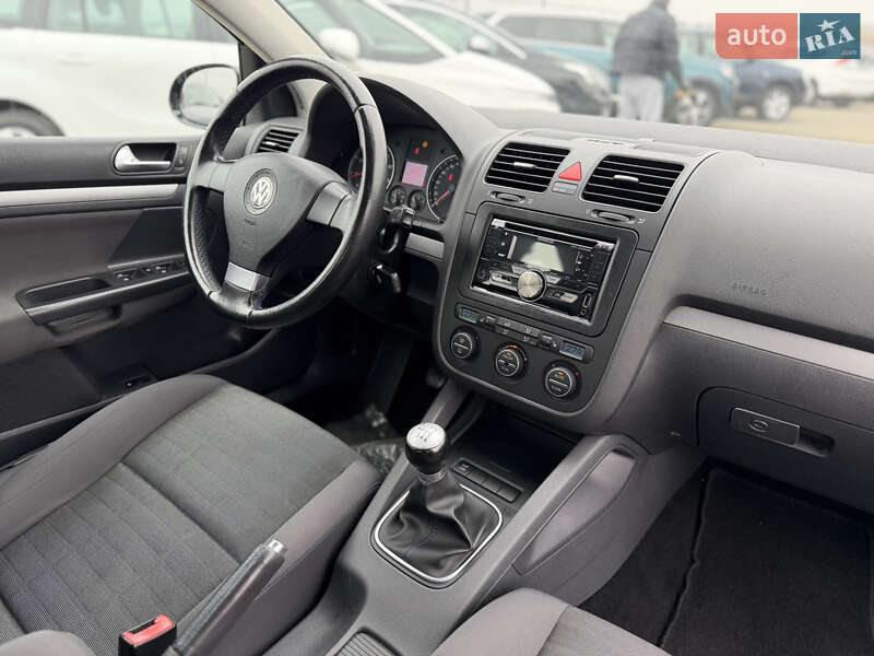 Хетчбек Volkswagen Golf 2007 в Рівному