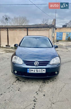 Хэтчбек Volkswagen Golf 2005 в Ромнах