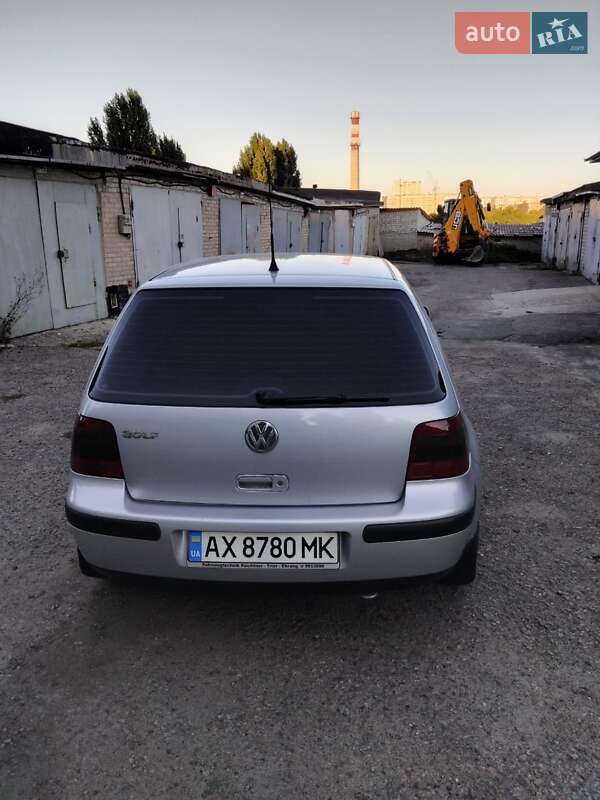 Хетчбек Volkswagen Golf 2001 в Харкові