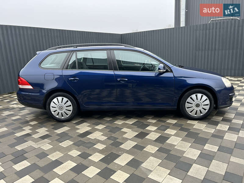 Універсал Volkswagen Golf 2010 в Полтаві