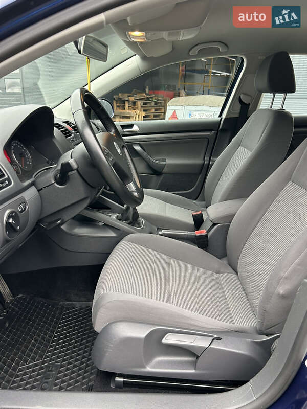 Універсал Volkswagen Golf 2010 в Полтаві