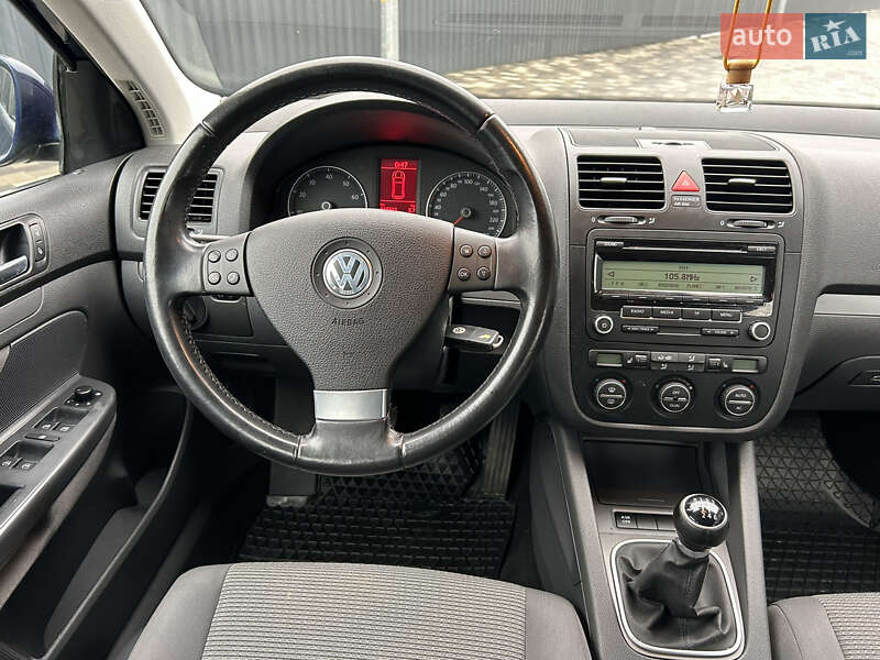 Універсал Volkswagen Golf 2010 в Полтаві