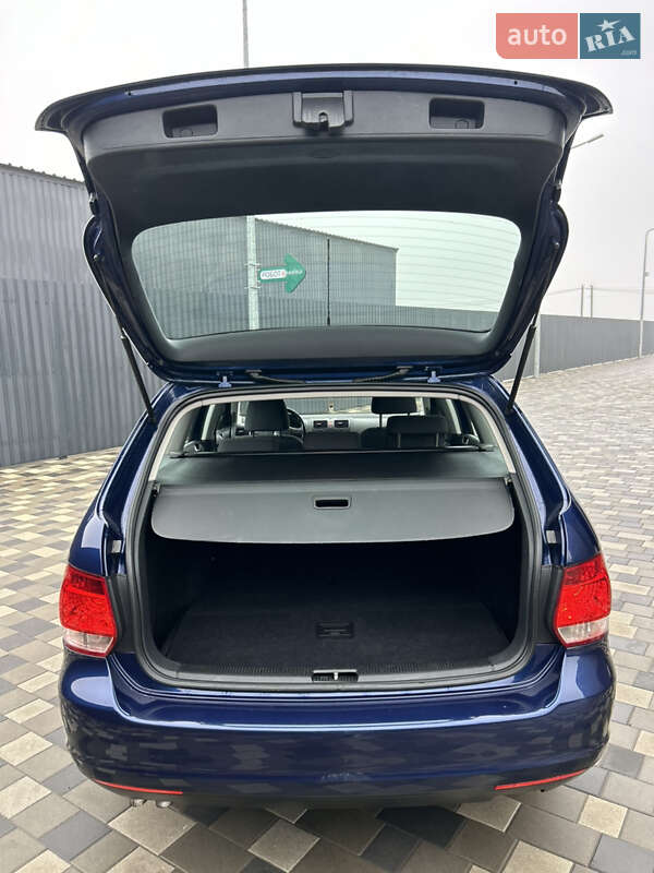 Універсал Volkswagen Golf 2010 в Полтаві