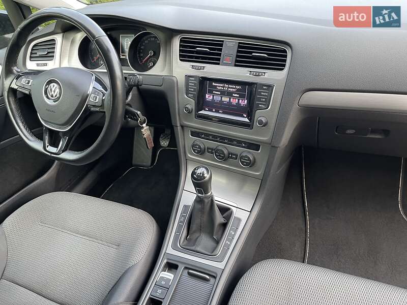 Хэтчбек Volkswagen Golf 2013 в Луцке