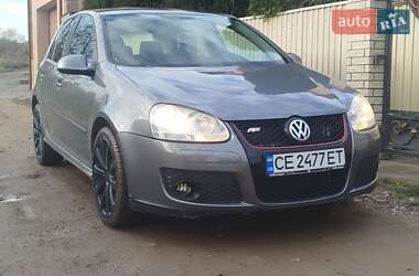 Хэтчбек Volkswagen Golf 2004 в Черновцах