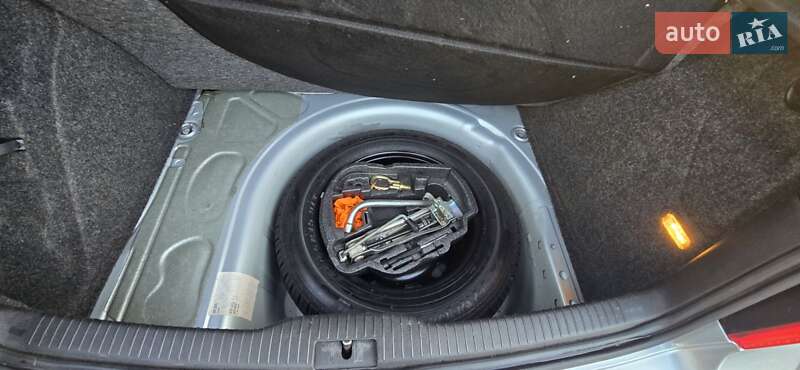 Хэтчбек Volkswagen Golf 2003 в Ровно