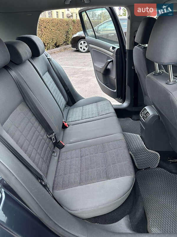 Хетчбек Volkswagen Golf 2008 в Кам'янському