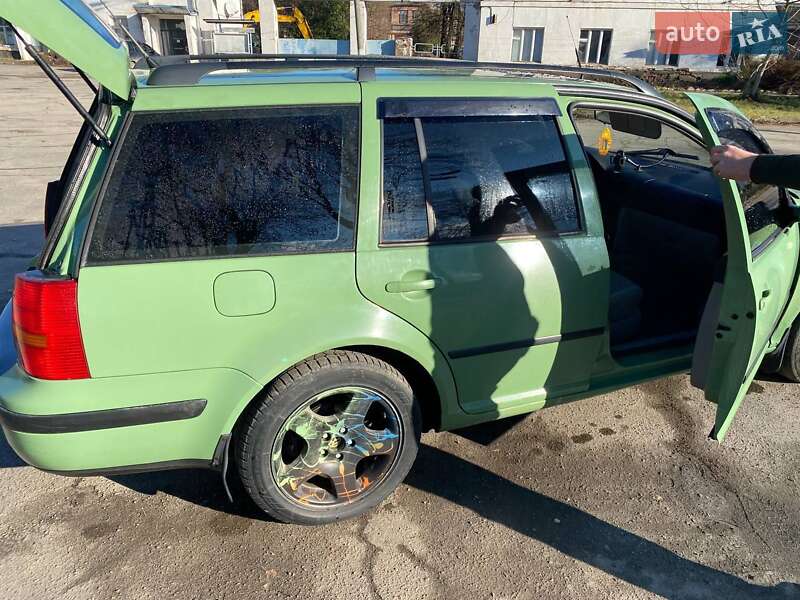 Універсал Volkswagen Golf 1999 в Городку