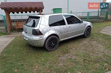 Хэтчбек Volkswagen Golf 2001 в Надворной