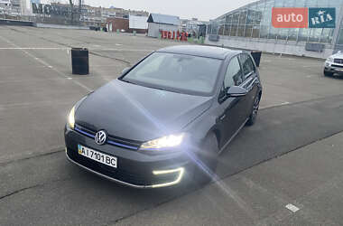 Хэтчбек Volkswagen Golf 2015 в Киеве