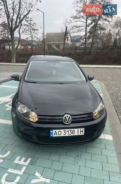 Хетчбек Volkswagen Golf 2010 в Сваляві