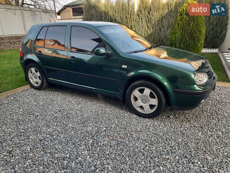 Хетчбек Volkswagen Golf 2003 в Львові