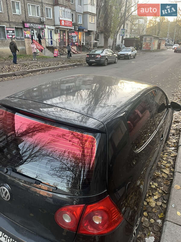 Хэтчбек Volkswagen Golf 2004 в Николаеве