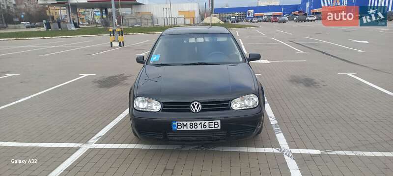 Хэтчбек Volkswagen Golf 2002 в Сумах