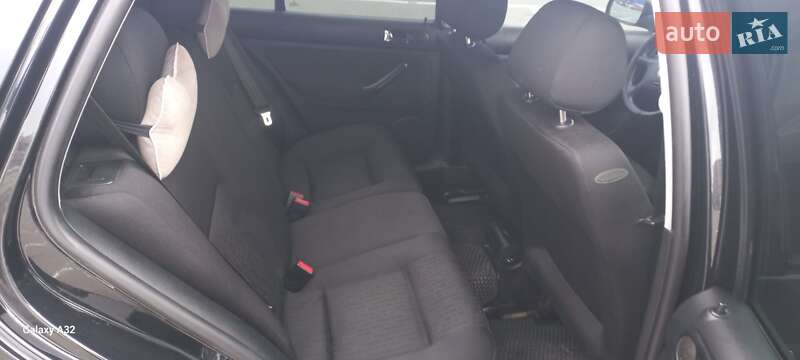 Хэтчбек Volkswagen Golf 2002 в Сумах