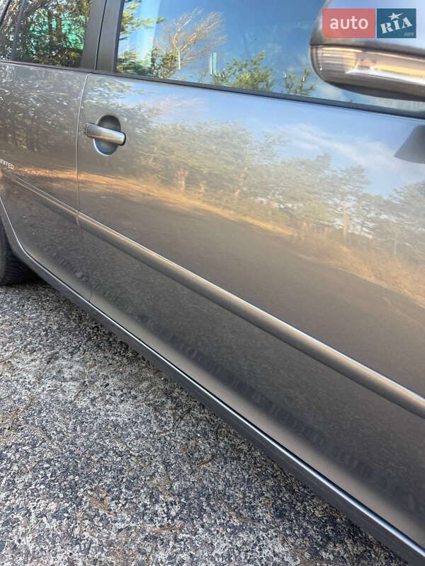 Хэтчбек Volkswagen Golf 2008 в Смеле