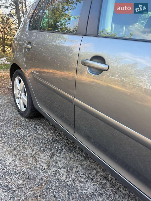 Хэтчбек Volkswagen Golf 2008 в Смеле