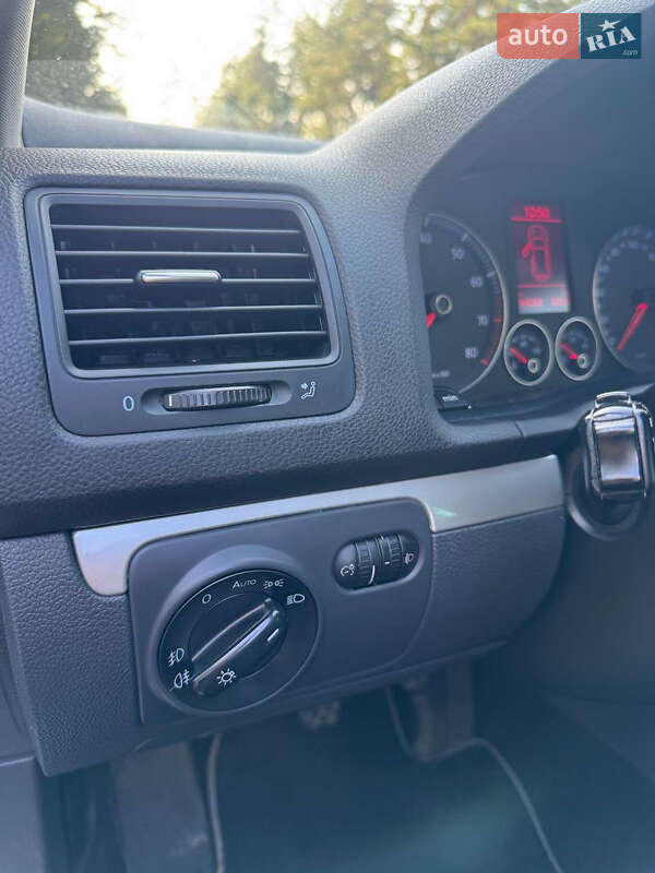 Хэтчбек Volkswagen Golf 2008 в Смеле