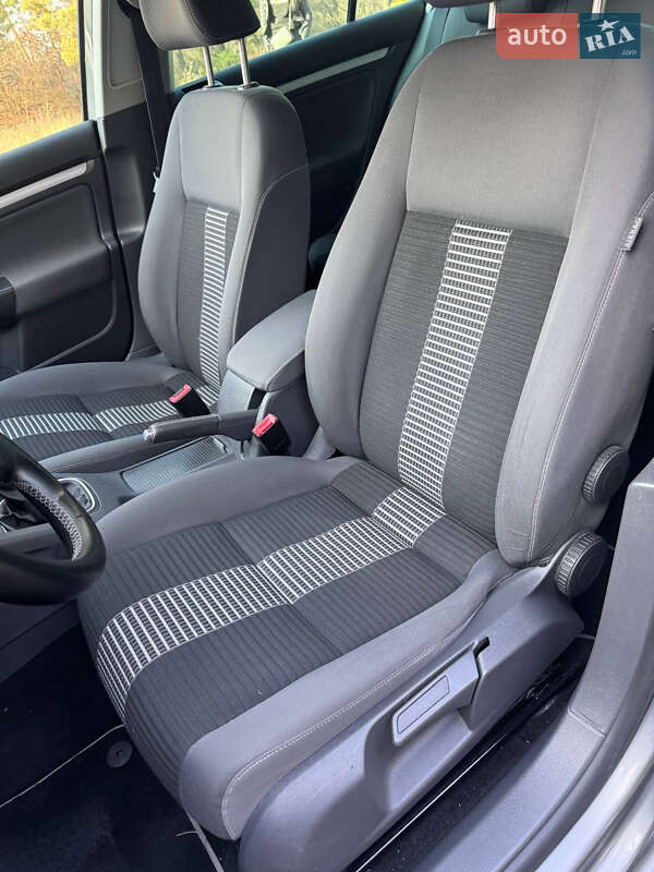 Хэтчбек Volkswagen Golf 2008 в Смеле