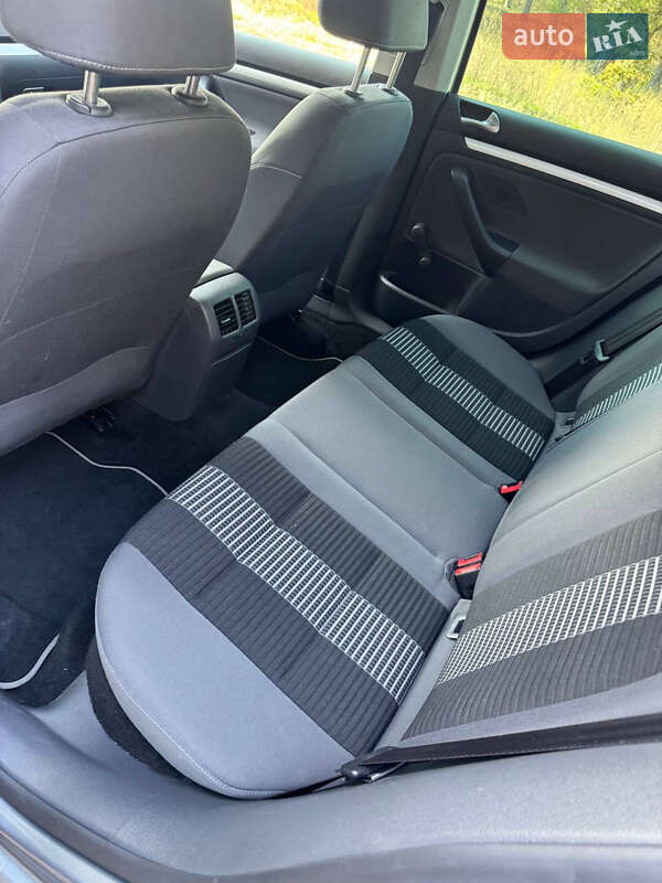 Хэтчбек Volkswagen Golf 2008 в Смеле