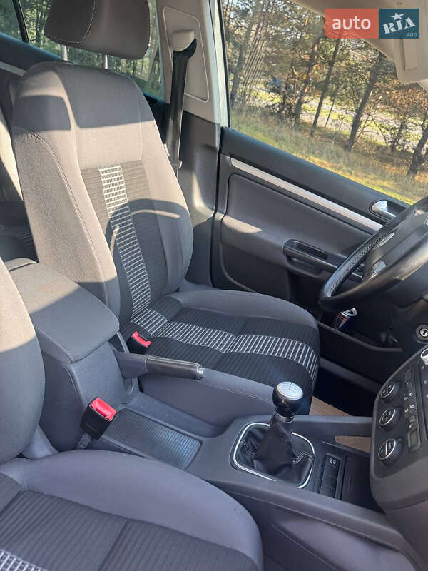 Хэтчбек Volkswagen Golf 2008 в Смеле