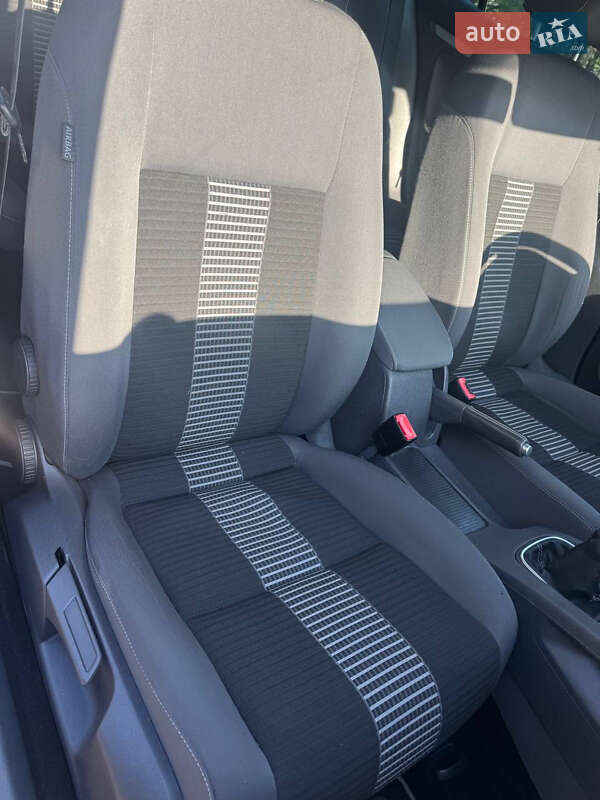 Хэтчбек Volkswagen Golf 2008 в Смеле