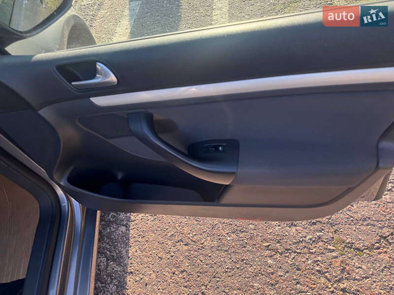 Хэтчбек Volkswagen Golf 2008 в Смеле